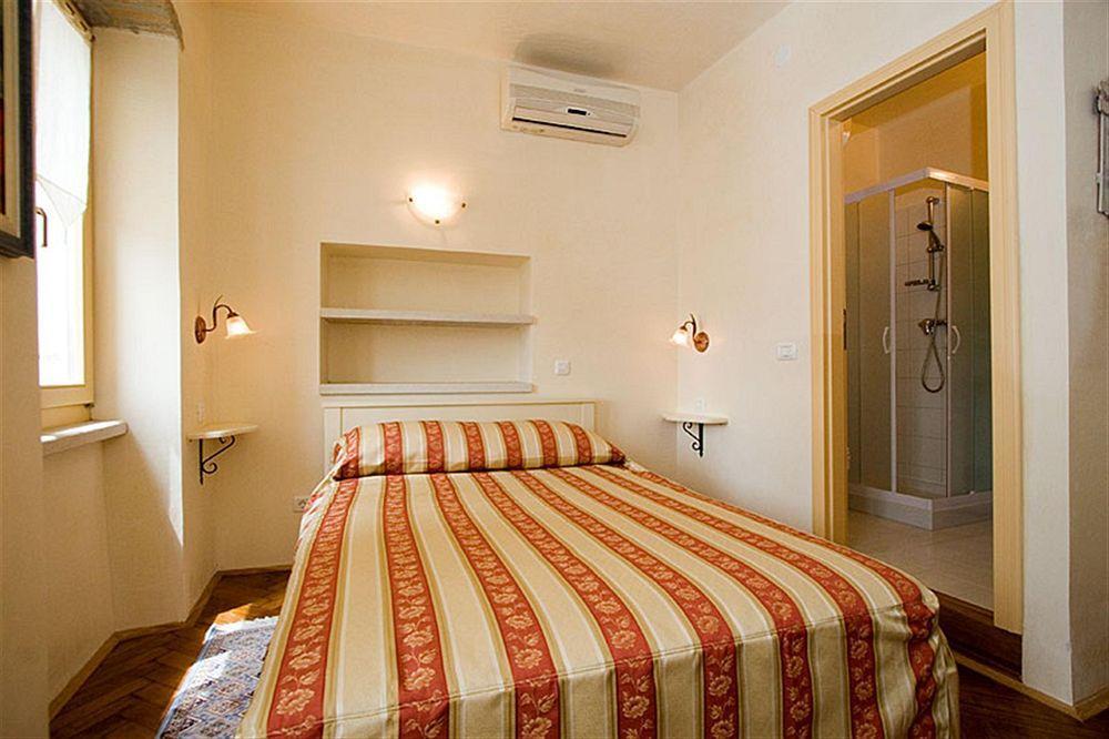 Residence La Carera Centro Storico Ровин Екстериор снимка