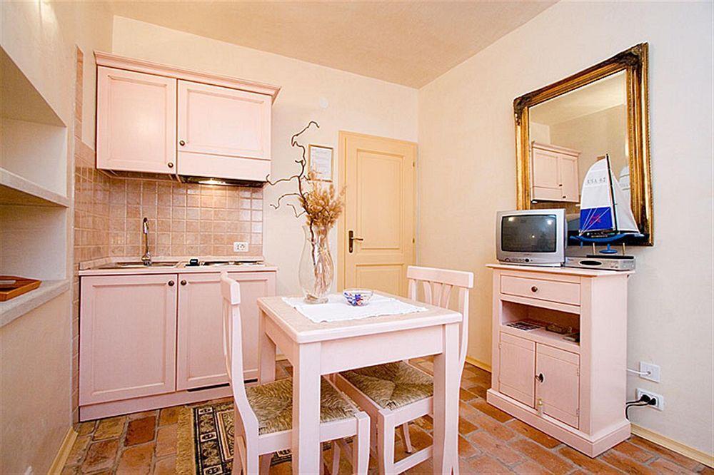 Residence La Carera Centro Storico Ровин Екстериор снимка
