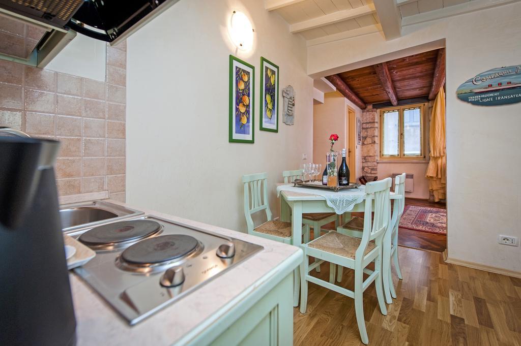 Residence La Carera Centro Storico Ровин Екстериор снимка