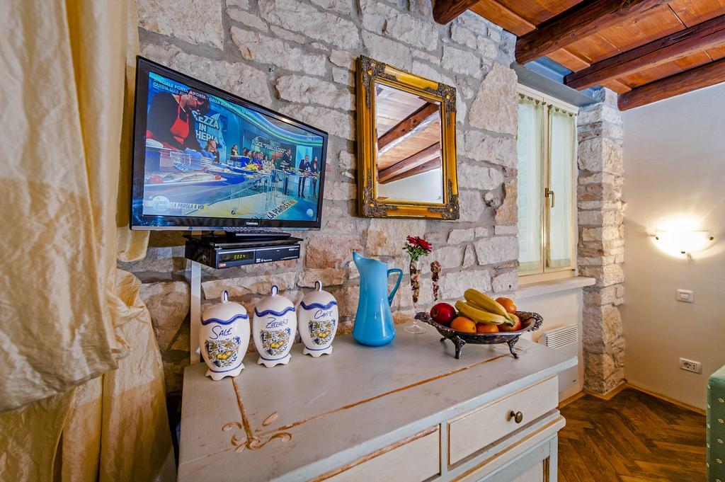 Residence La Carera Centro Storico Ровин Екстериор снимка
