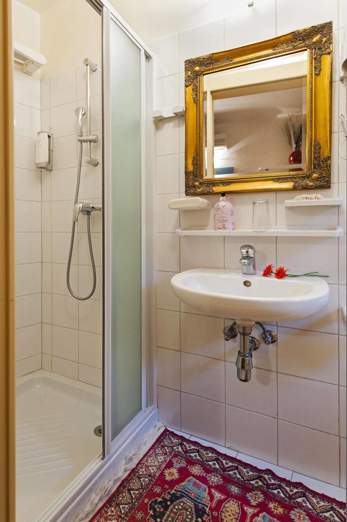 Residence La Carera Centro Storico Ровин Екстериор снимка