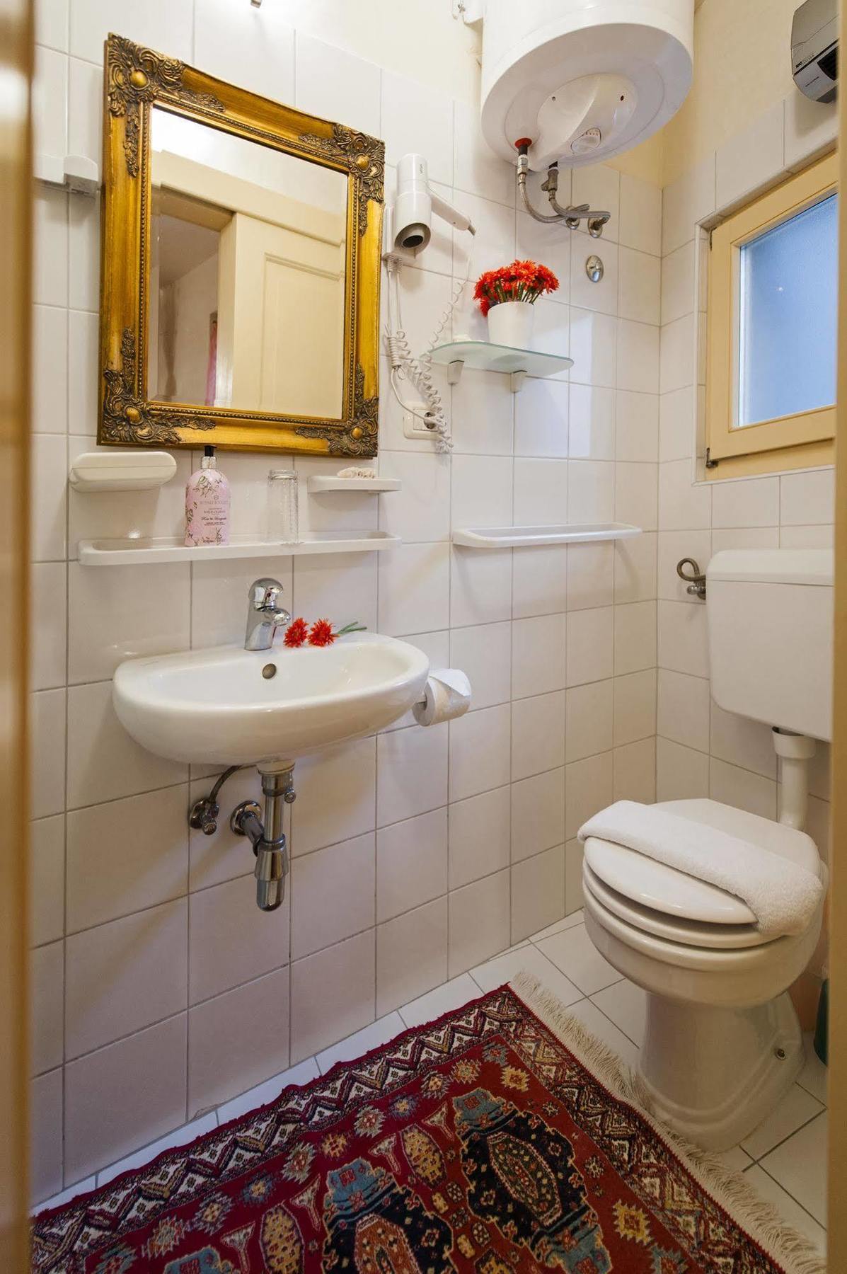 Residence La Carera Centro Storico Ровин Екстериор снимка