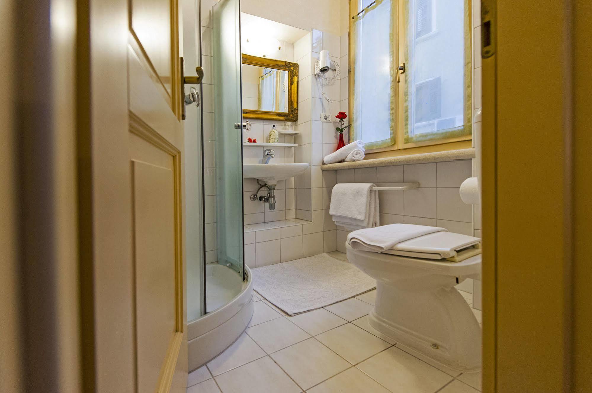 Residence La Carera Centro Storico Ровин Екстериор снимка