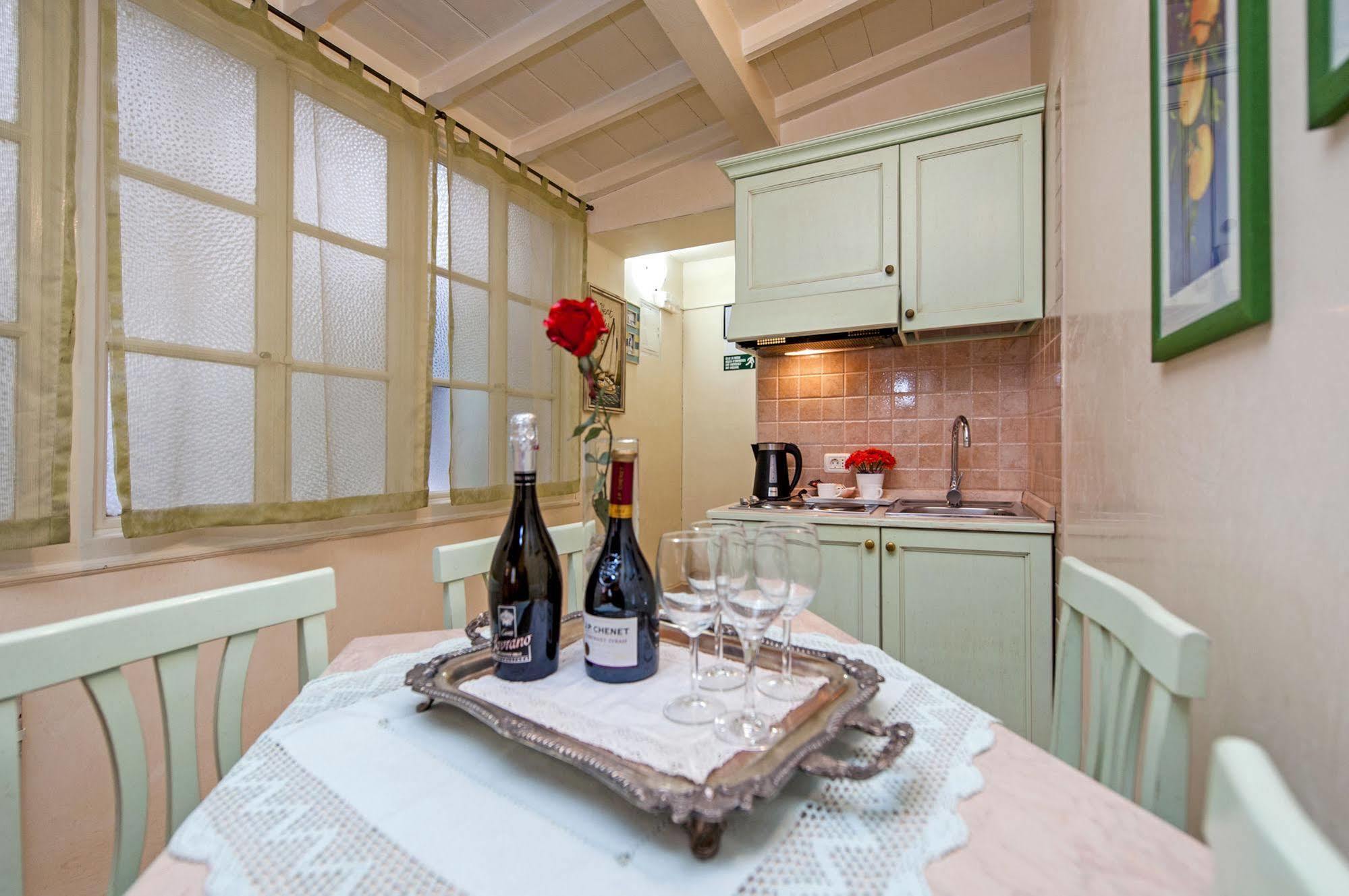 Residence La Carera Centro Storico Ровин Екстериор снимка