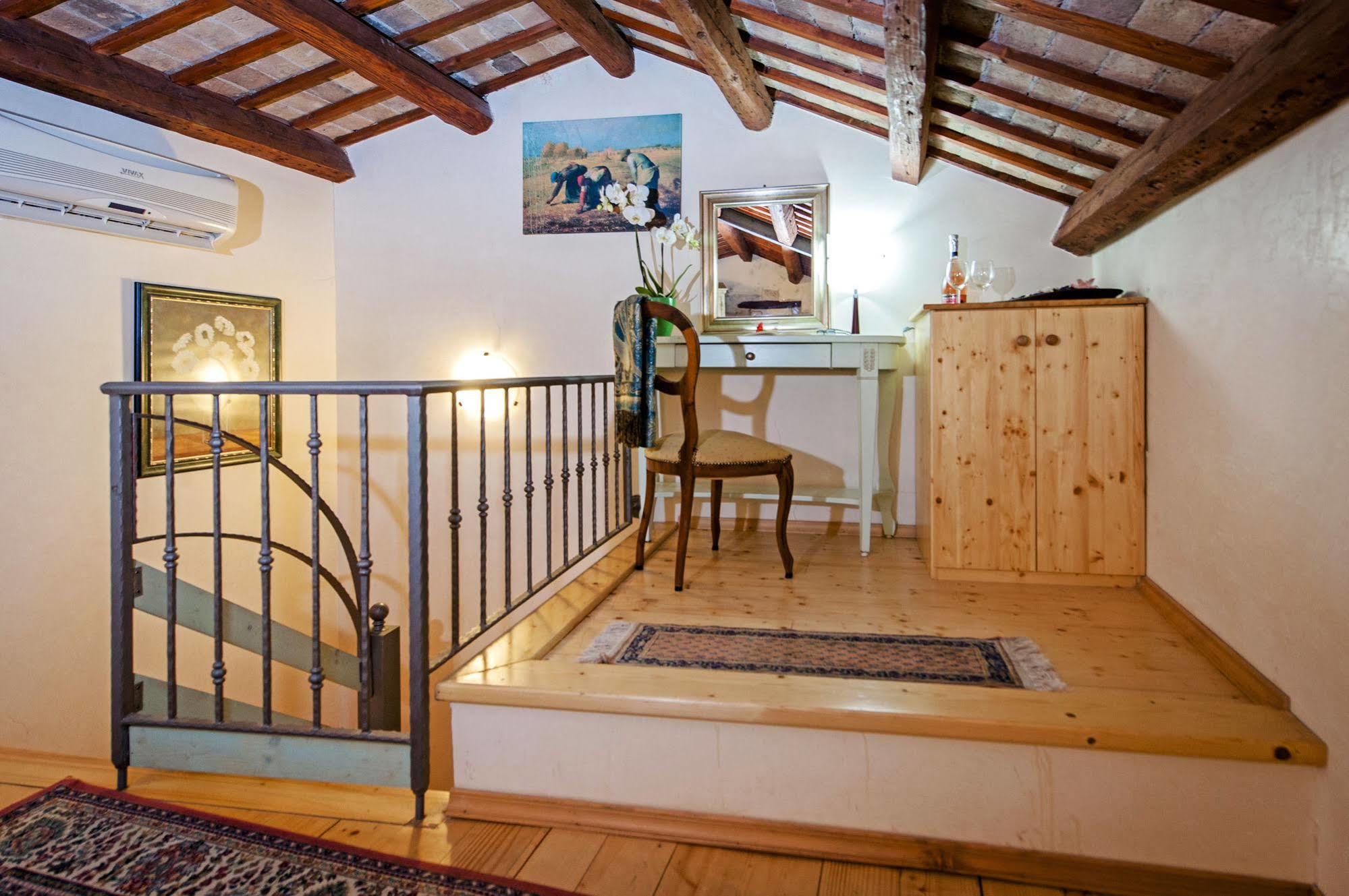 Residence La Carera Centro Storico Ровин Екстериор снимка