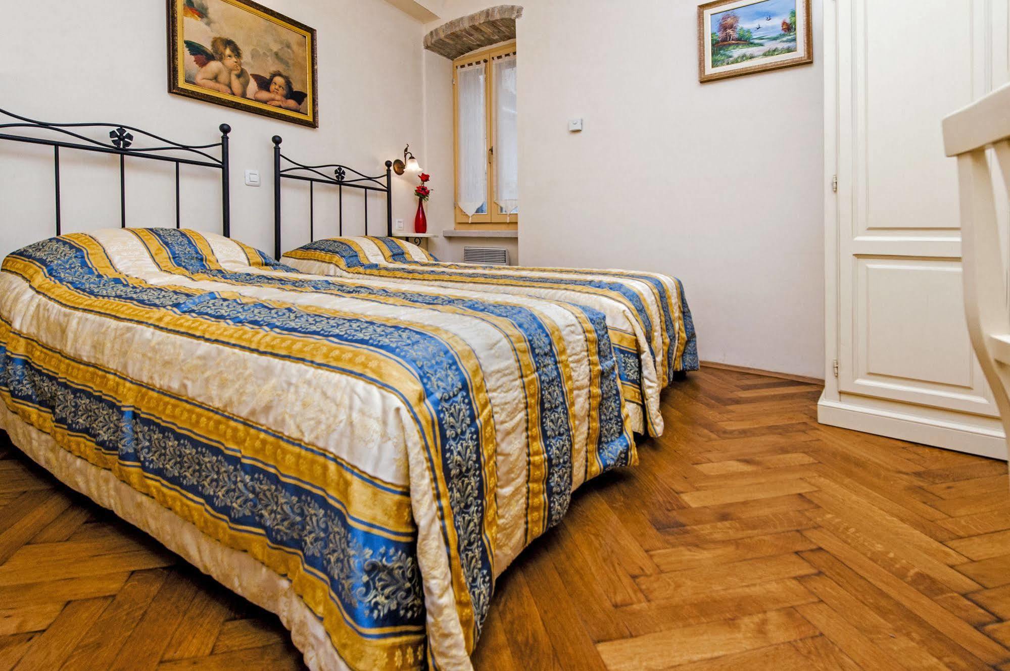 Residence La Carera Centro Storico Ровин Екстериор снимка