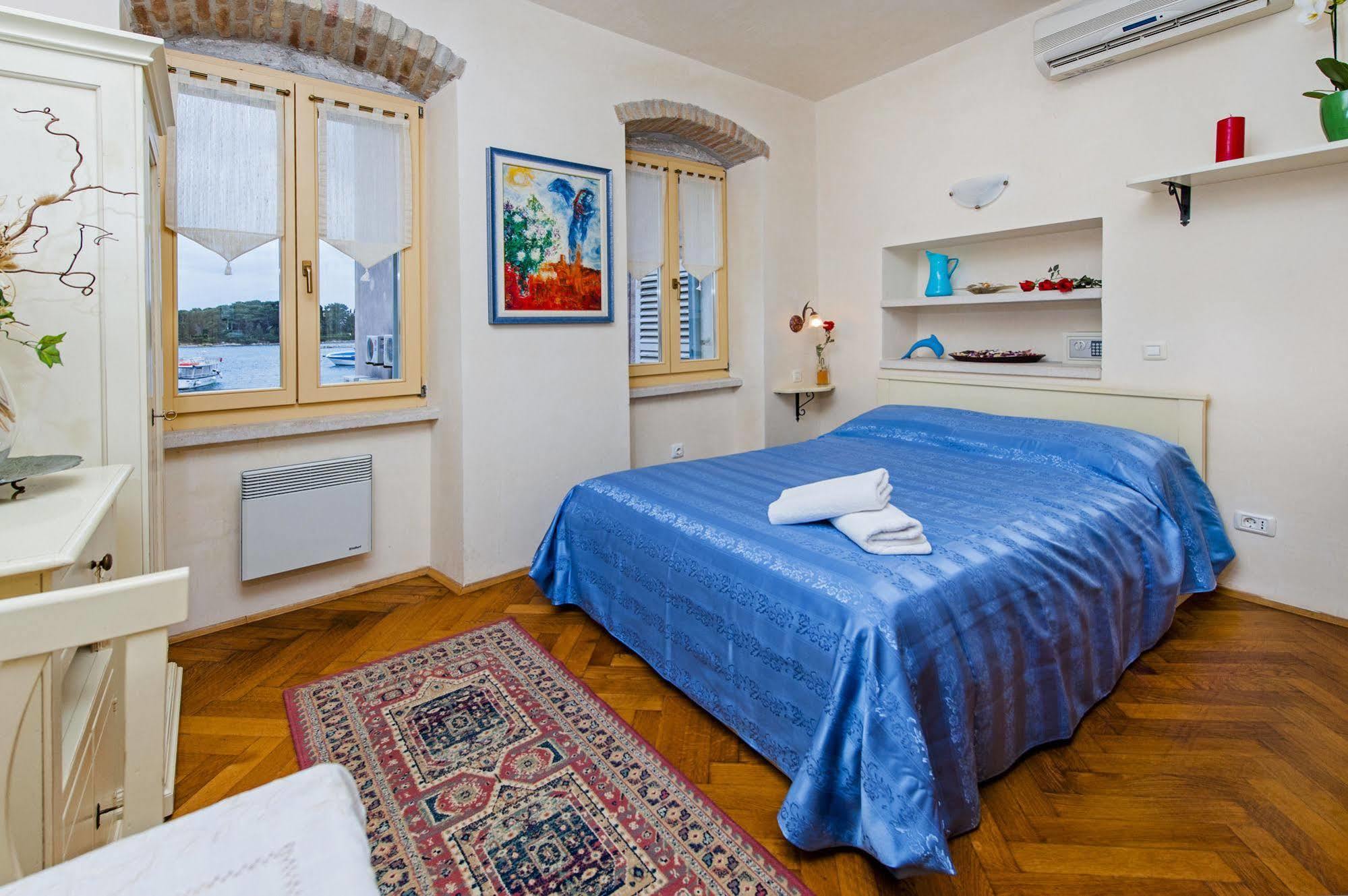 Residence La Carera Centro Storico Ровин Екстериор снимка