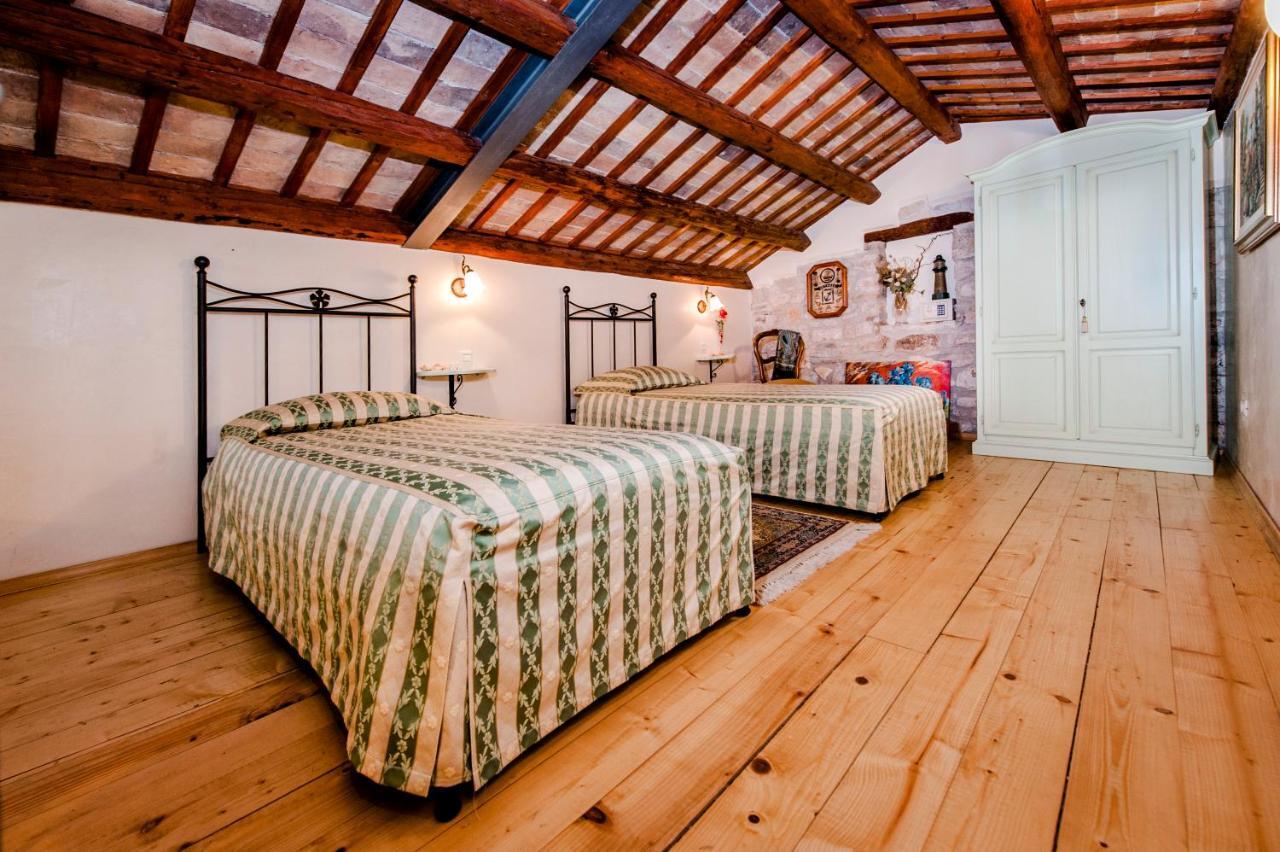 Residence La Carera Centro Storico Ровин Екстериор снимка